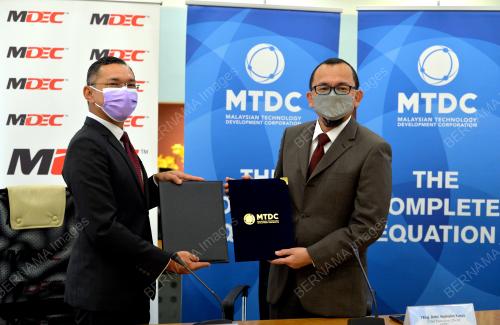 DATUK NORHALIM YUNUS