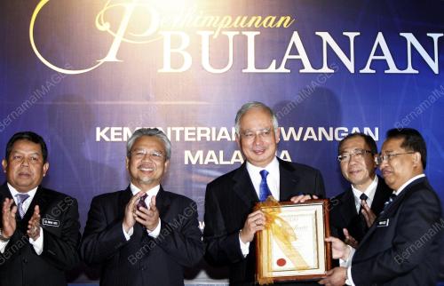 MOHD NAJIB TUN ABDUL RAZAK