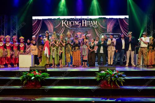 TEATER KUCING HITAM
