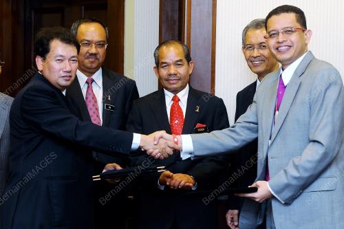 TAN SRI MOHD SIDEK HASSAN