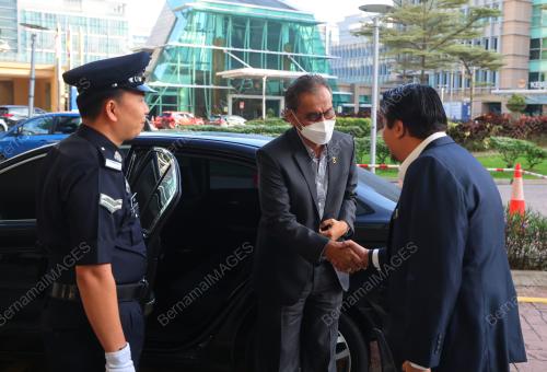 DATUK SERI DR DZULKEFLY AHMAD