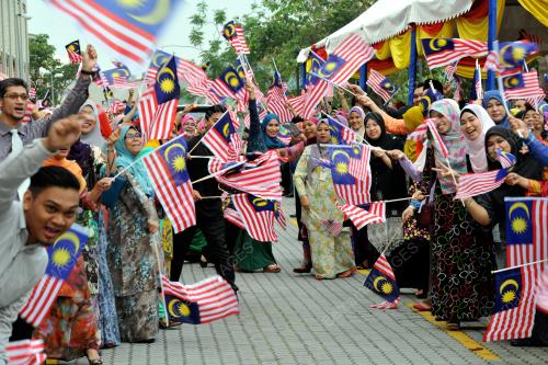 PTJ01_14082015_BENDERA