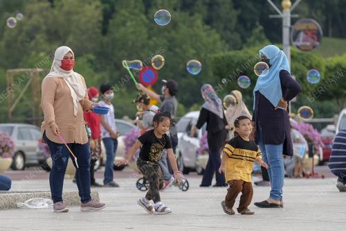 KELUARGA MALAYSIA BERIADAH DI DATARAN PUTRA
