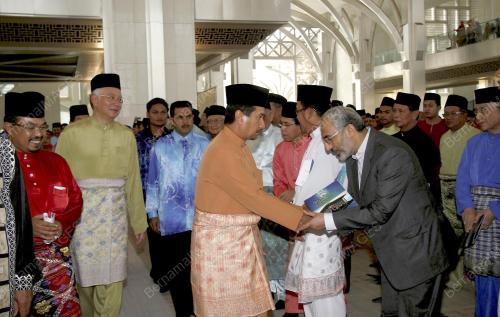 PTJ01_15022011_AGONG_MAULIDUR
