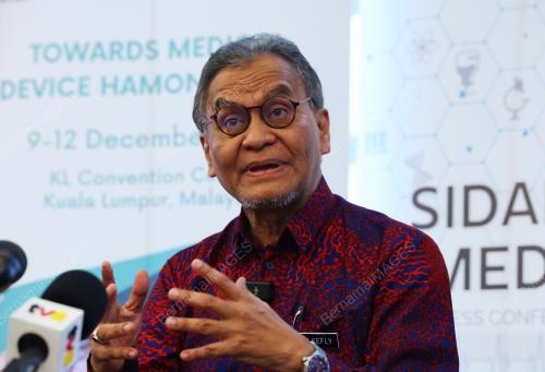 DATUK SERI DR DZULKEFLY AHMAD