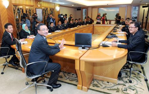 DATUK SERI HISHAMUDDIN TUN HUSSEIN