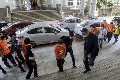 SINDIKET PENIPUAN SMS: ENAM INDIVIDU DISAMBUNG REMAN 
