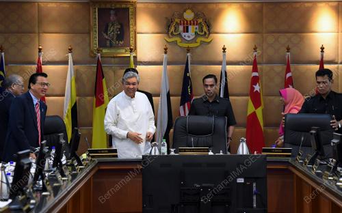 PTJ01_15122017_MESYUARAT_BN201712144167