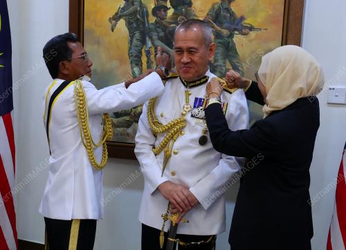 LAKSAMANA MARITIM DATUK MOHD ZUBIL MAT SOM