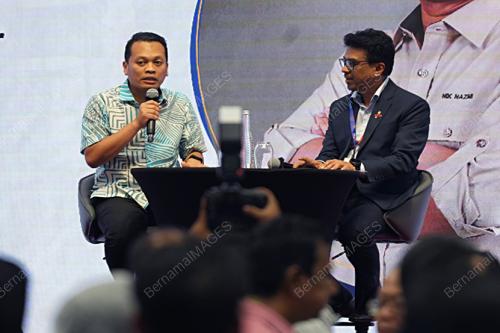 NIK NAZMI NIK AHMAD