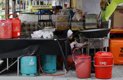 PERSIAPAN TAPAK BAZAR RAMADAN