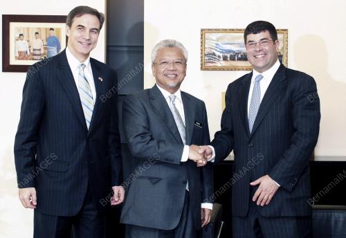 DATUK SERI AHMAD HUSNI HANADZLAH