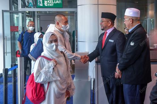 DATUK AHMAD MARZUK SHAARY