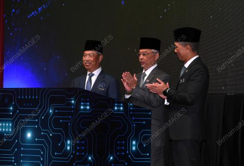 AL-SULTAN ABDULLAH RIÃ•AYATUDDIN AL-MUSTAFA BILLAH SHAH