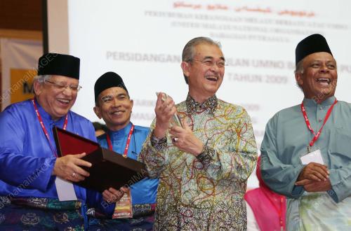TUN ABDULLAH AHMAD BADAWI