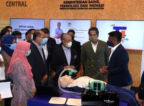 TAN SRI MUHYIDDIN YASSIN