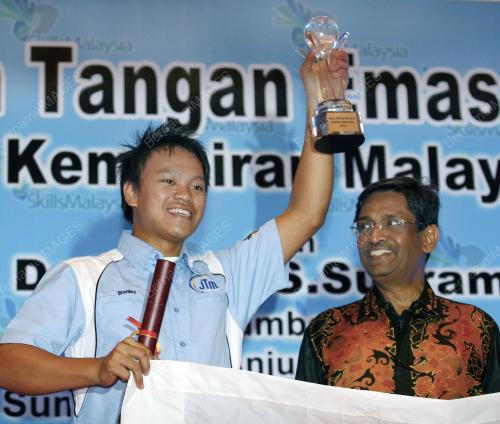 ANUGERAH TANGAN EMAS
