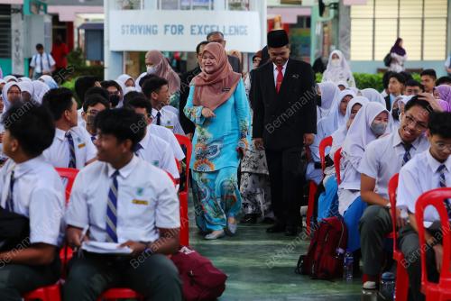 FADLINA SIDEK