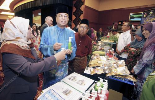 DATUK SERI ISMAIL SABRI YAAKOB