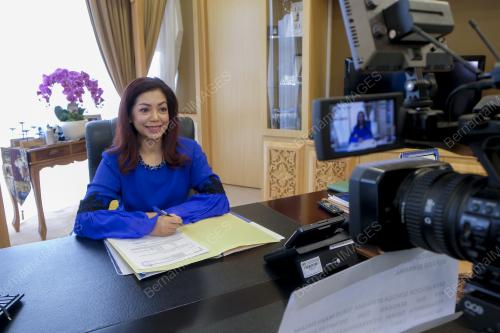 DATUK SURIANI AHMAD