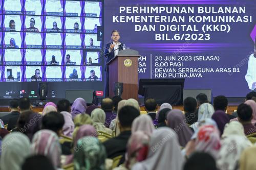 FAHMI FADZIL
