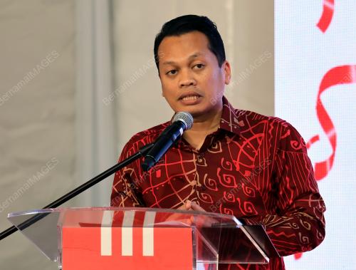 NIK NAZMI NIK AHMAD
