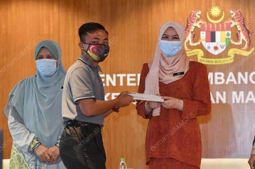 DATUK SERI RINA MOHD HARUN