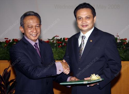 PUTRAJAYA SELL DIPLOMATIC LAND