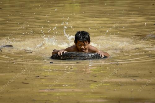 PTJ01_21102021_BANJIR_DENGKIL
