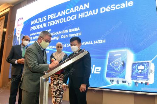 DATUK SERI DR ADHAM BABA