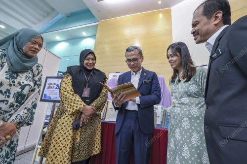 FAHMI FADZIL