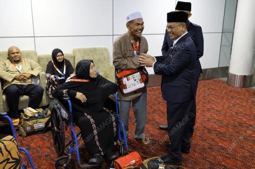 DATUK DR MOHD NA'IM MOKHTAR