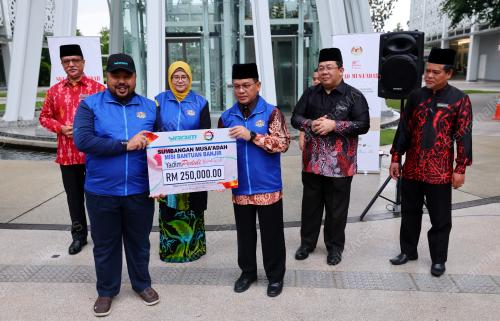 SENATOR DATUK DR MOHD NA'IM MOKHTAR