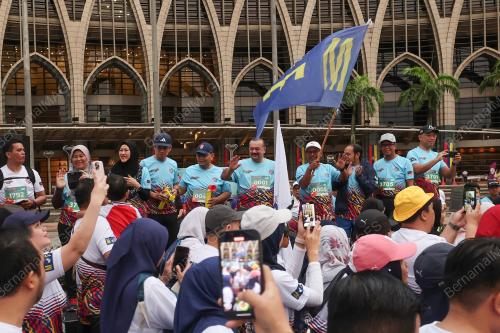 DATUK SERI AMIR HAMZAH AZIZAN