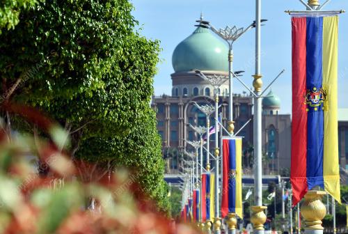 BENDERA WILAYAH PERSEKUTUAN INDAHKAN PUTRAJAYA