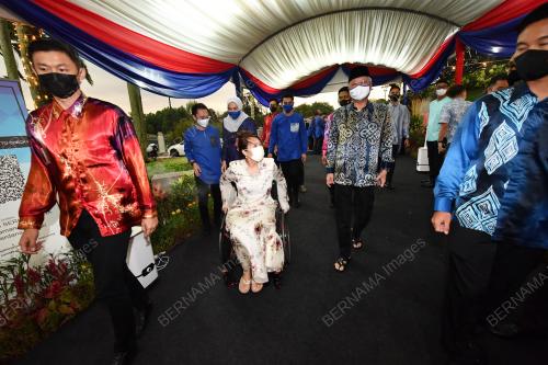 DATUK SERI ISMAIL SABRI YAAKOB