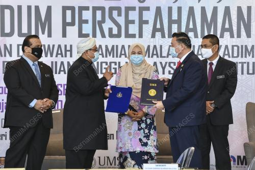 DATUK DR NORAINI AHMAD