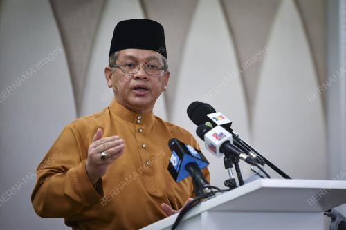 DATUK SETIA DR MOHD NA`IM MOKHTAR