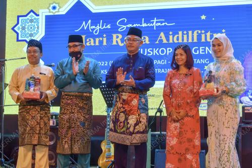 TAN SRI NOH OMAR