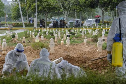 PENGGALI KUBUR URUS PENGKEBUMIAN JENAZAH COVID-19