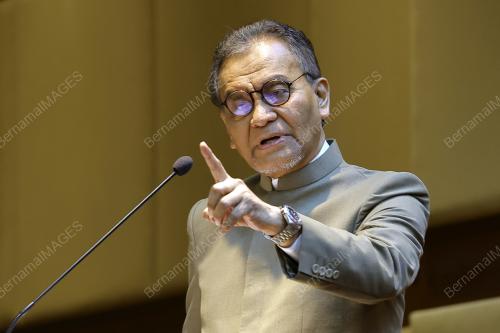 DATUK SERI DR DZULKEFLY AHMAD