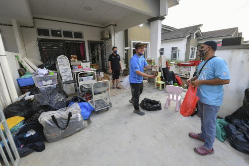 INFAQ CAKOI KEPADA MANGSA BANJIR DENGKIL