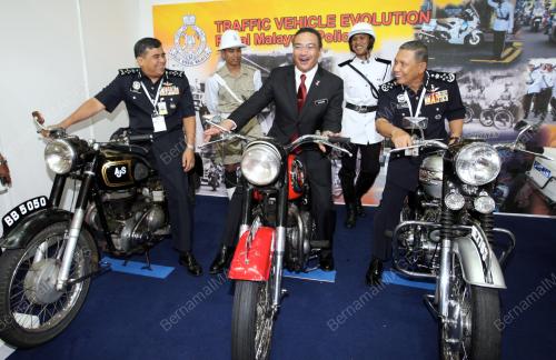 DATUK SERI HISHAMUDDIN TUN HUSSEIN