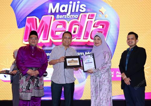 TAN SRI DR NIK NORZUL THANI NIK HASSAN THANI