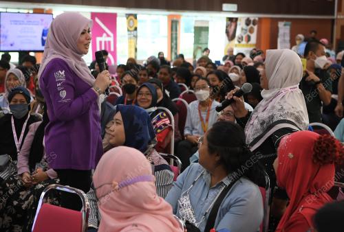 DATUK SERI RINA HARUN