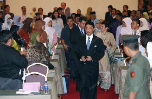 TENGKU ABDULLAH SULTAN AHMAD SHAH