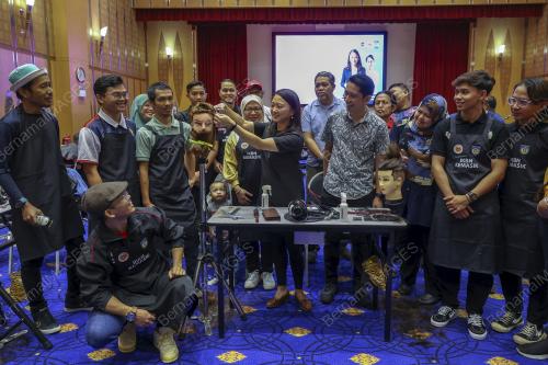 HANNAH YEOH