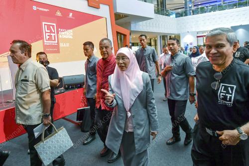 DATUK SERI DR WAN AZIZAH WAN ISMAIL
