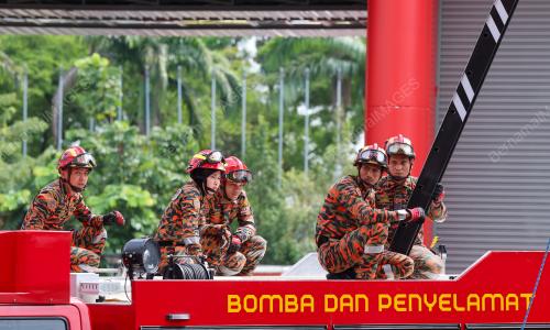 TEMURAMAH ANGGOTA STORM WANITA