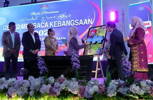 FADHLINA SIDEK